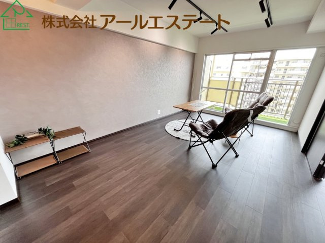 藤和東加古川ハイタウンA棟　　JR「東加古川駅」徒歩10分の居間・リビング