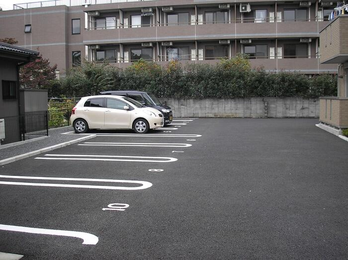 フリーデンの駐車場