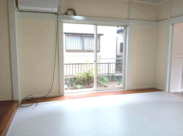 長生郡白子町関　中古戸建の居間・リビング|内外装リフォーム済み令和8年5月 駐車2台（車種制限あり）洋室9帖２部屋　閑静な立地