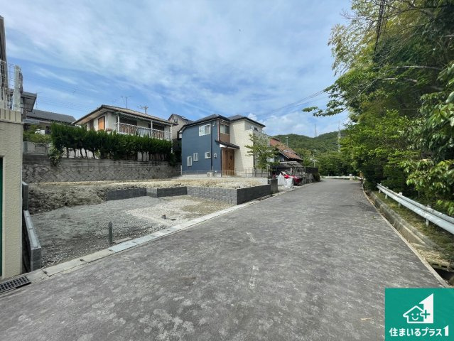 神戸市須磨区緑が丘　新築一戸建ての前面道路含む現地写真|周辺は落ち着いた街並みの住宅地！子育てがしやすい住環境です！まだ未完成ですが、現地でしかわからない事もございます。是非一度ご覧ください。