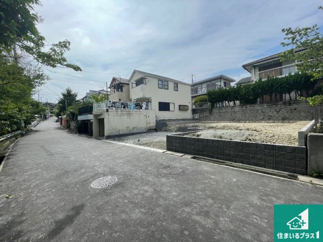 神戸市須磨区緑が丘　新築一戸建ての前面道路含む現地写真|周辺は落ち着いた街並みの住宅地！子育てがしやすい住環境です！まだ未完成ですが、現地でしかわからない事もございます。是非一度ご覧ください。