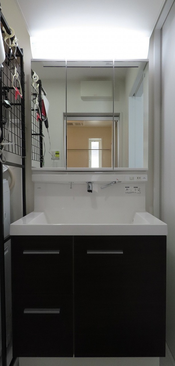 波田　売中古住宅の独立洗面台