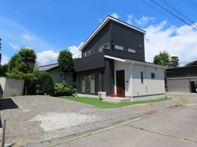 波田　売中古住宅の外観
