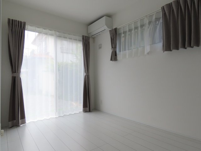 波田　売中古住宅の洋室