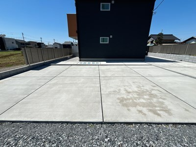 メゾン　シャンテ　ウワドの駐車場