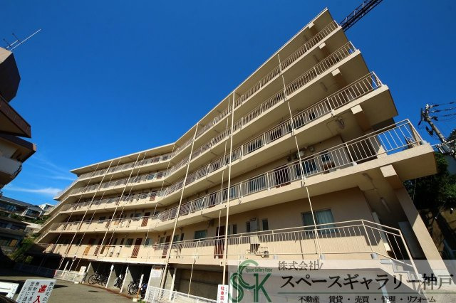 マンション朝霧2号館の外観