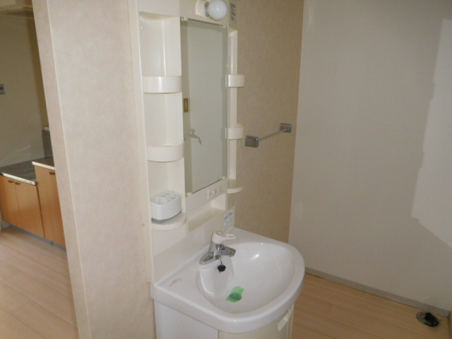 姫路市白浜町宇佐崎北３丁目のハイツの洗面所