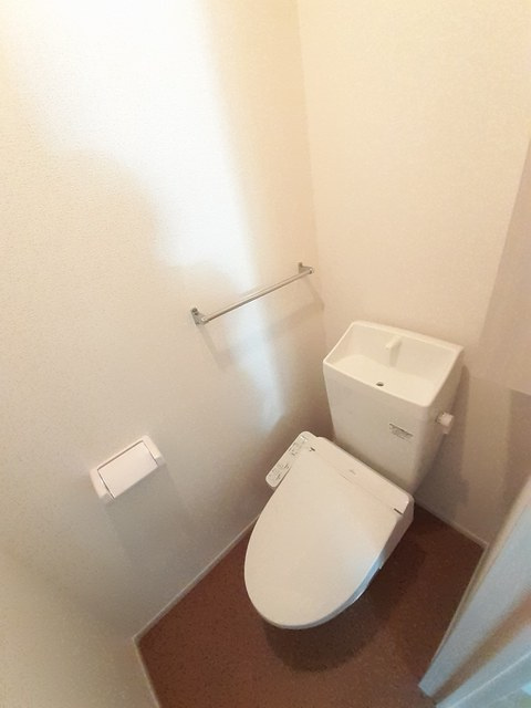 ワンワンハウスのトイレ|落ち着いたトイレです
