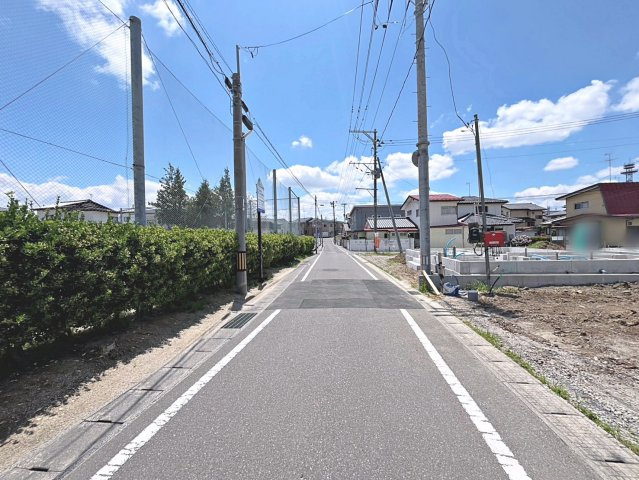 新築戸建・新築建売　郡山市横塚第11　芳賀小・第四中の前面道路含む現地写真|前面道路　東側4.5ｍ