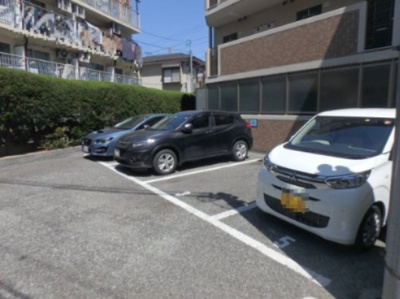 【駐車場】 | ハイツ北口 | 駐車場があるので、車を買う予定の方も安心です