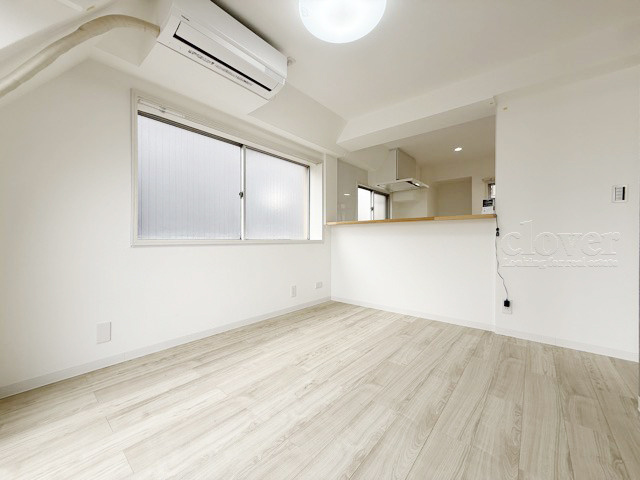 【居間・リビング】 | ライオンズマンション目黒第2 | 広く明るいLDKの特徴は、複数の窓から光を取り入れられる構造になっていること。多くの時間を過ごすこの空間が明るいことは、何よりの満足感に繋がります。～即日のご見学可能～　お問合せはお気軽にどうぞ。