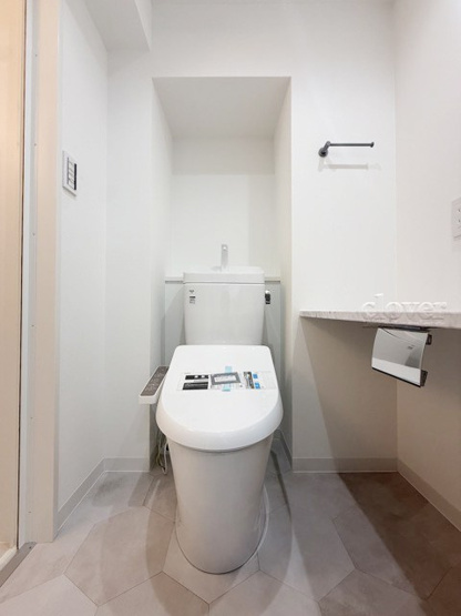 【トイレ】 | ライオンズマンション目黒第2 | 温水洗浄便座　トイレはもともと個人の領域である自宅の中でも、最もプライベートな空間です。だからこそ、ほしい「落ち着き」がここにあります。～即日のご見学可能～　お問合せはお気軽にどうぞ。