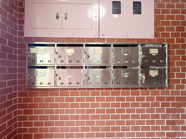 【設備】 | ライオンズマンション目黒第2 | 郵便物を受け入れる住民共用のポスト。「集合ポスト」とも呼びます。ここもまた、マンションの「顔」のひとつです。～即日のご見学可能～　お問合せはお気軽にどうぞ。