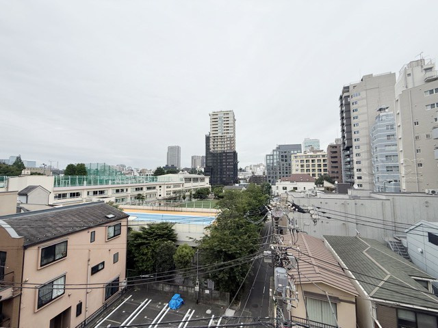 【展望】 | ライオンズマンション目黒第2 | 眼前に広がる空の雄大さと、このお部屋の自慢の一つである「眺望」をご覧ください。毎日、この景色を独り占めできる新生活に夢が広がります。～即日のご見学可能～　お問合せはお気軽にどうぞ。