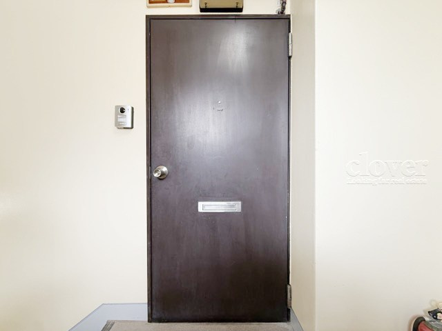 【その他共用部分】 | ライオンズマンション目黒第2 | 皆様をお迎えする、お部屋の玄関ドア。開けやすさや開放角度、ドアノブの操作しやすさや鍵の形状などを、現地で一度ご確認ください。～即日のご見学可能～　お問合せはお気軽にどうぞ。