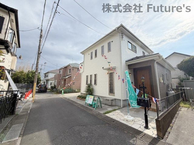 三郷市彦成1丁目　中古戸建の前面道路含む現地写真|前面道路含む現地写真です。