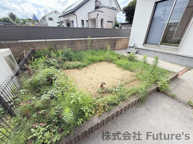 三郷市彦成1丁目　中古戸建の庭|ガーデニングも楽しめるお庭付き♪