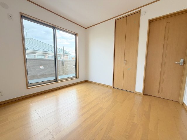 三郷市彦成1丁目　中古戸建の洋室|クローゼット付きの洋室6.1帖