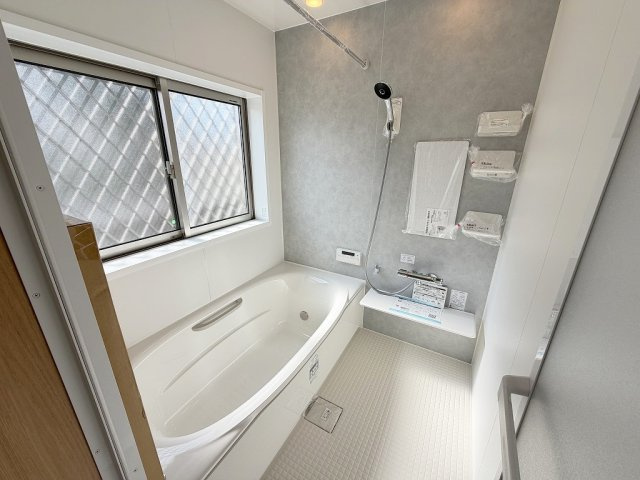 三郷市彦成1丁目　中古戸建の浴室|新品交換済みのお風呂で気持ち良く入浴できます