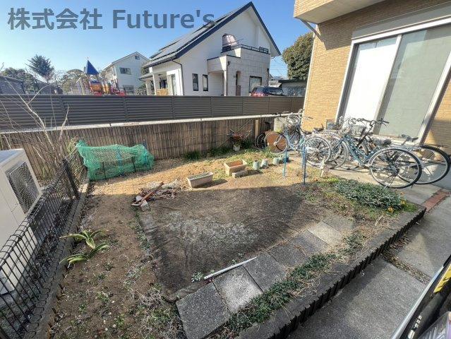 三郷市彦成1丁目　中古戸建の庭|ガーデニングも楽しめる南側に庭付き