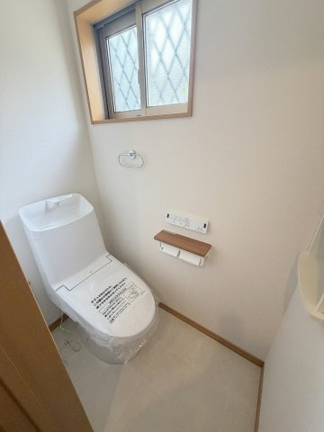 三郷市彦成1丁目　中古戸建のトイレ|新品交換済みのトイレです