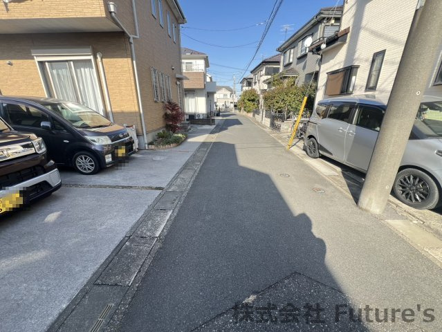 三郷市彦成1丁目　中古戸建の前面道路含む現地写真|前面道路含む現地写真です。