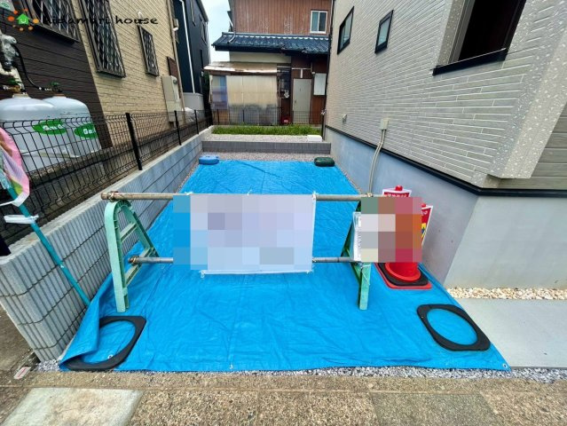 西区佐知川7期　新築戸建　ブルーミング01の駐車場