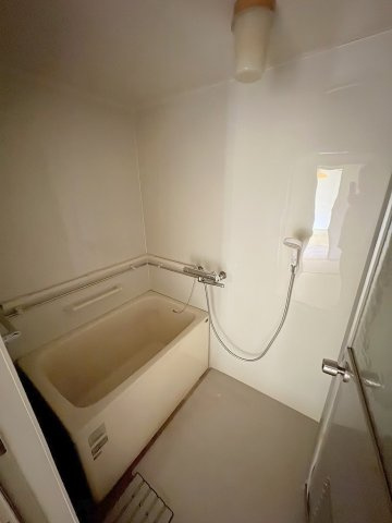 三郷早稲田団地3-4-2号棟の浴室|R4年浴室パネル交換済み