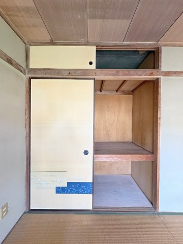 三郷早稲田団地3-4-2号棟の収納|お布団の収納にも便利な押入付き