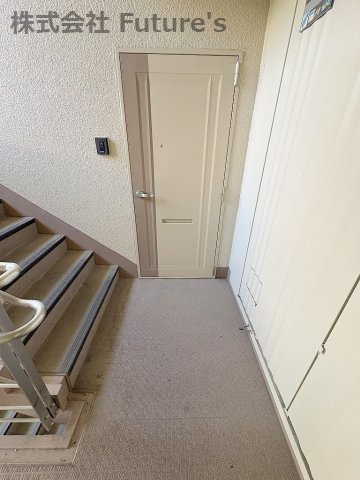 三郷早稲田団地3-4-2号棟の玄関|玄関の写真です