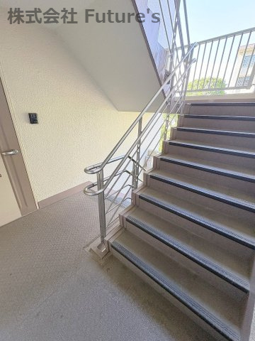 三郷早稲田団地3-4-2号棟のその他共用部分|共用階段の写真です
