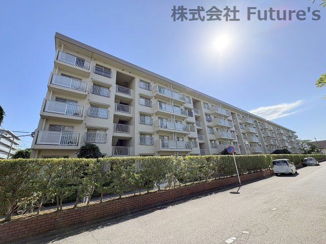 三郷早稲田団地3-4-2号棟の外観|現地の写真になります。