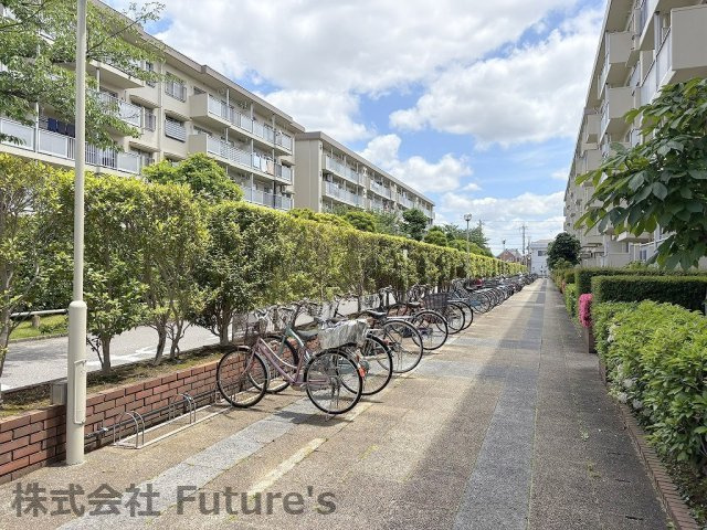 三郷早稲田団地3-4-2号棟の駐輪場|駐輪場（無料）！バイクも停めれます