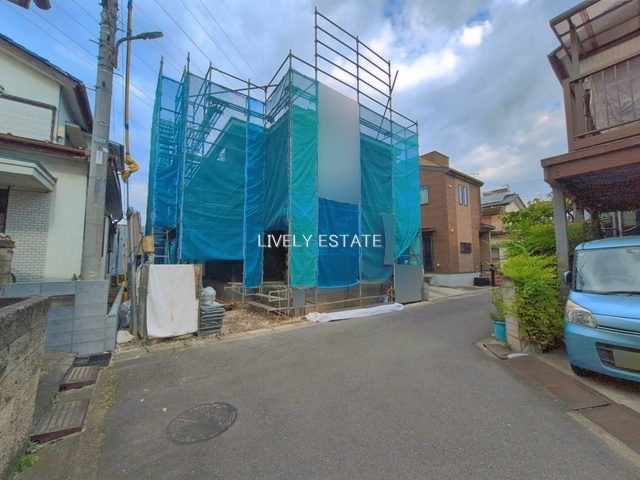 草加市青柳6丁目 新築分譲住宅の前面道路含む現地写真