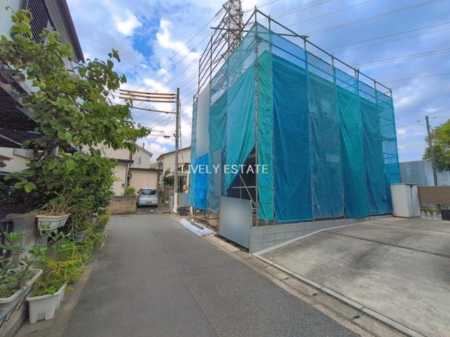 草加市青柳6丁目 新築分譲住宅の前面道路含む現地写真
