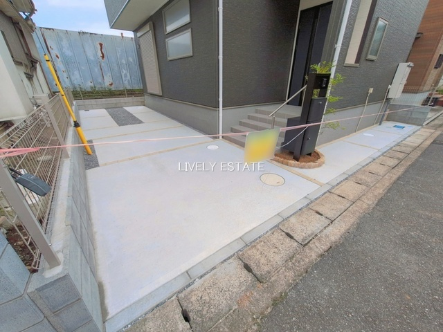 草加市青柳6丁目 新築分譲住宅の駐車場