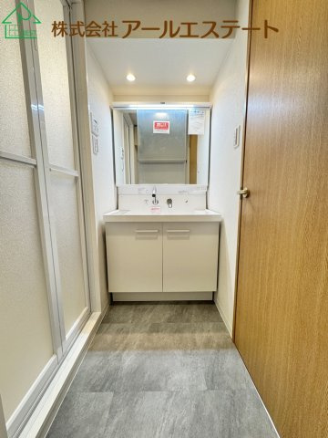 パレ・ロワイヤル姫路駅前　　JR「姫路駅」徒歩11分の独立洗面台