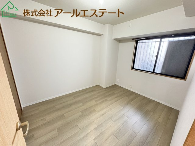 パレ・ロワイヤル姫路駅前　　JR「姫路駅」徒歩11分の寝室