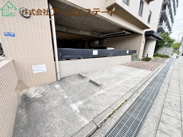 パレ・ロワイヤル姫路駅前　　JR「姫路駅」徒歩11分の駐車場