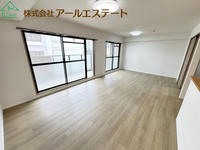 パレ・ロワイヤル姫路駅前　　JR「姫路駅」徒歩11分の居間・リビング