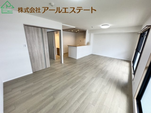 パレ・ロワイヤル姫路駅前　　JR「姫路駅」徒歩11分の居間・リビング