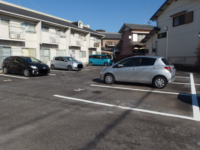タウニィ石原の駐車場