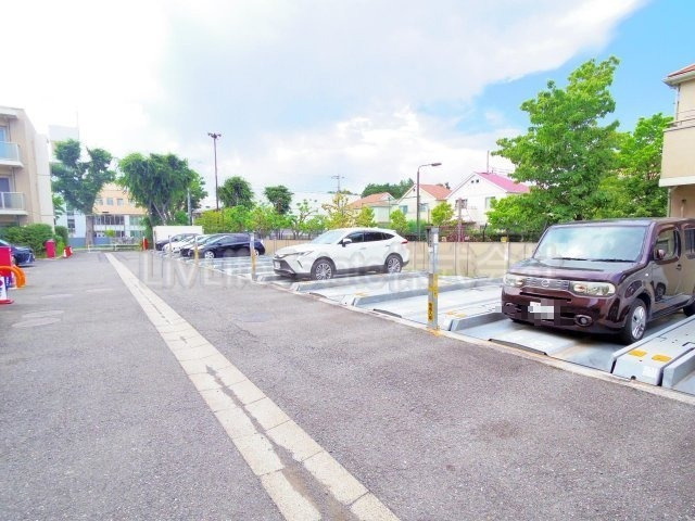 プライムメゾン武蔵野の杜の駐車場