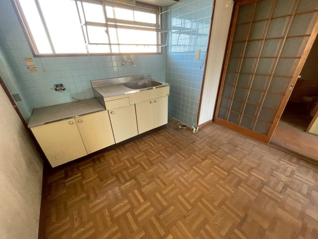 藤ビルの洋室