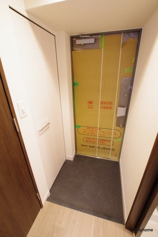 ファステート難波グランプリ　仲介手数料無料の玄関