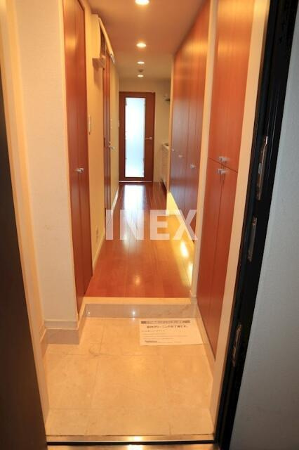 横浜市中区山下町の賃貸マンションの玄関