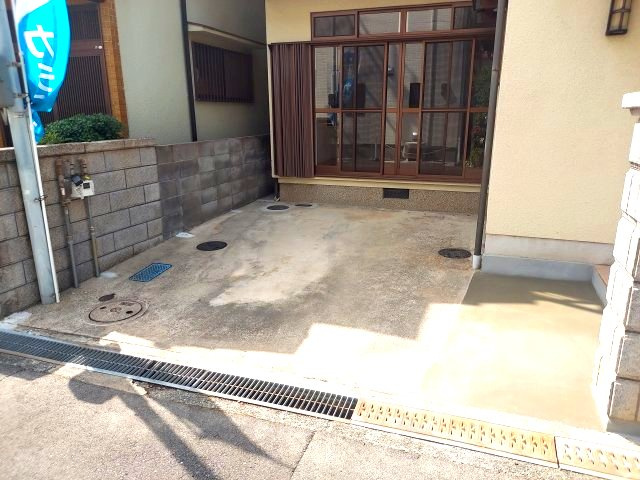 伊丹市荻野4丁目一戸建の駐車場