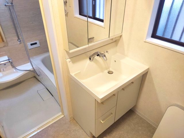 伊丹市荻野4丁目一戸建の独立洗面台|洗面化粧台
