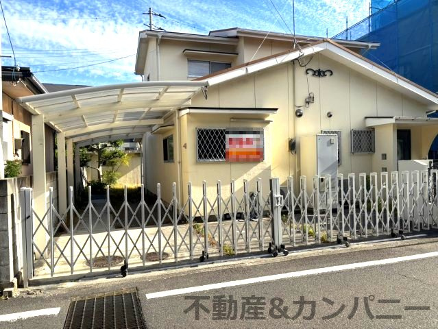 土居田町の中古のおうち　松山市土居田町中古戸建の駐車場|車をお持ちの方に嬉しい駐車場付きの物件です