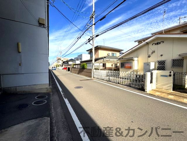 土居田町の中古のおうち　松山市土居田町中古戸建の前面道路含む現地写真|前面道路含む現地写真です